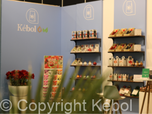 A stand of Kébol at flower fair with lightblue background and several Amorita bulbs on stages.